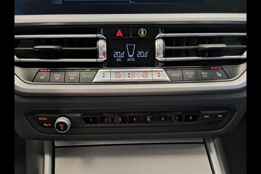 BMW 3 Serie 318i Executive Navigatie Clima Cruise PDC LM 157 PK! 24 Maanden garantie* (Vraag naar de voorwaarden)