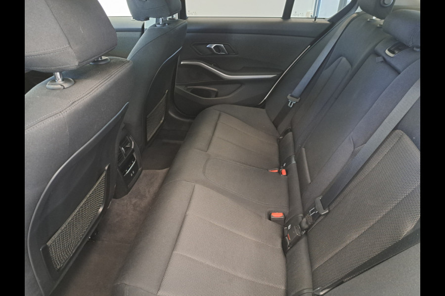 BMW 3 Serie 318i Executive Navigatie Clima Cruise PDC LM 157 PK! 24 Maanden garantie* (Vraag naar de voorwaarden)