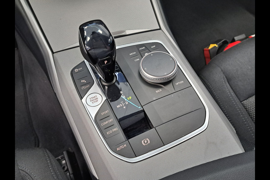 BMW 3 Serie 318i Executive Navigatie Clima Cruise PDC LM 157 PK! 24 Maanden garantie* (Vraag naar de voorwaarden)