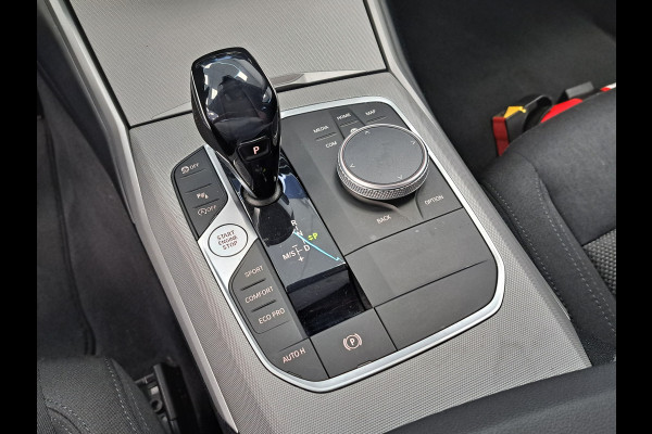 BMW 3 Serie 318i Executive Navigatie Clima Cruise PDC LM 157 PK! 24 Maanden garantie* (Vraag naar de voorwaarden)