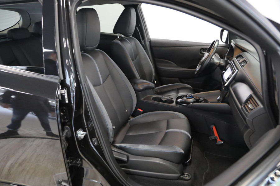 Nissan Leaf Tekna 40 kWh | Dealer onderhouden | Navi | Leder-alcantara.