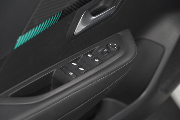 Peugeot 208 PureTech 100 Allure | Camera | Apple Carplay | Parkeersensoren | Climate Control