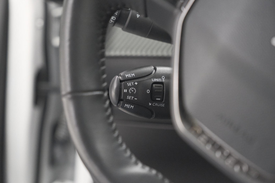 Peugeot 208 PureTech 100 Allure | Camera | Apple Carplay | Parkeersensoren | Climate Control