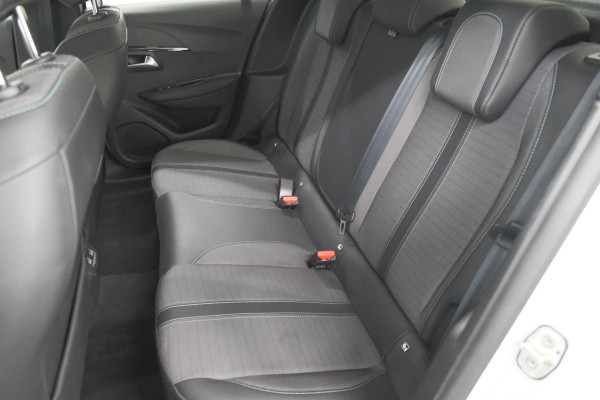 Peugeot 208 PureTech 100 Allure | Camera | Apple Carplay | Parkeersensoren | Climate Control