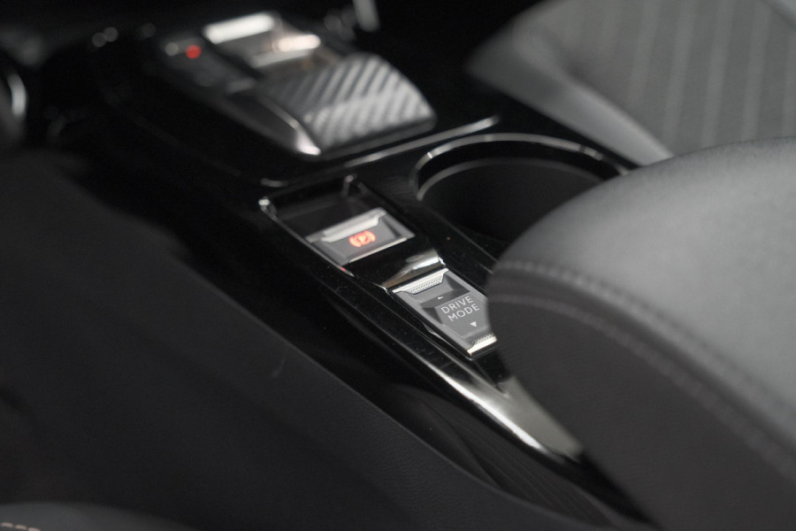 Peugeot e-2008 EV Allure Avantage 54 kWh | 97,8% SOH | 11 KW Lader | Apple Carplay | Parkeersensoren