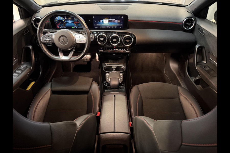 Mercedes-Benz A-Klasse 250 e AMG Line 18"/SOH 97%/360 camera/PDC v+a/Stoelverwarming/Apple Carplay & Android Auto/DAB/Navigatie/Climate