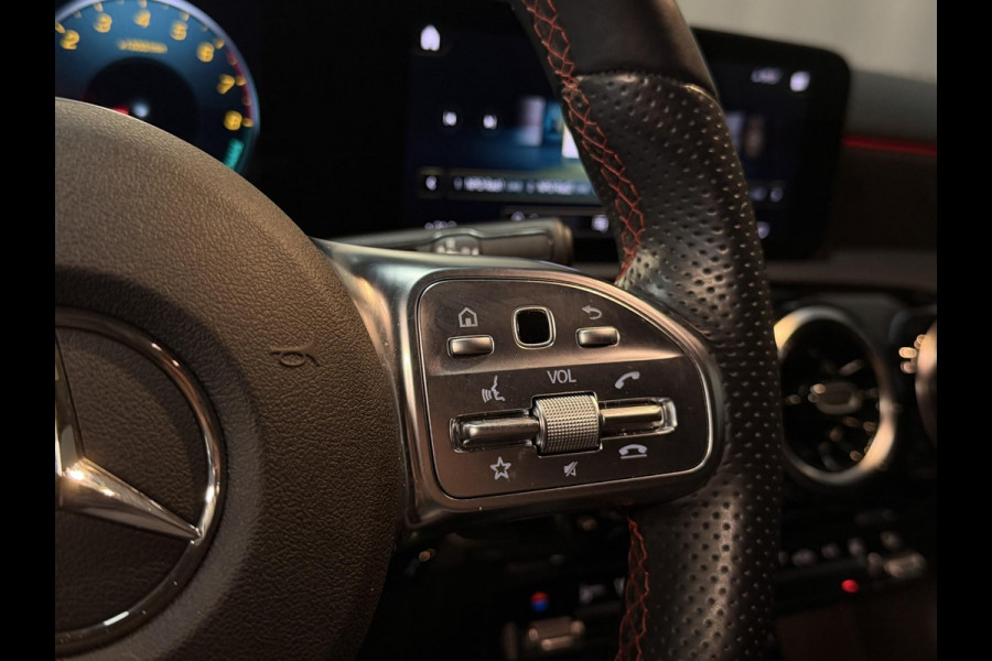 Mercedes-Benz A-Klasse 250 e AMG Line 18"/SOH 97%/360 camera/PDC v+a/Stoelverwarming/Apple Carplay & Android Auto/DAB/Navigatie/Climate