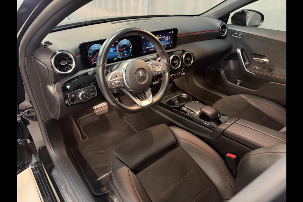 Mercedes-Benz A-Klasse 250 e AMG Line 18"/SOH 97%/360 camera/PDC v+a/Stoelverwarming/Apple Carplay & Android Auto/DAB/Navigatie/Climate