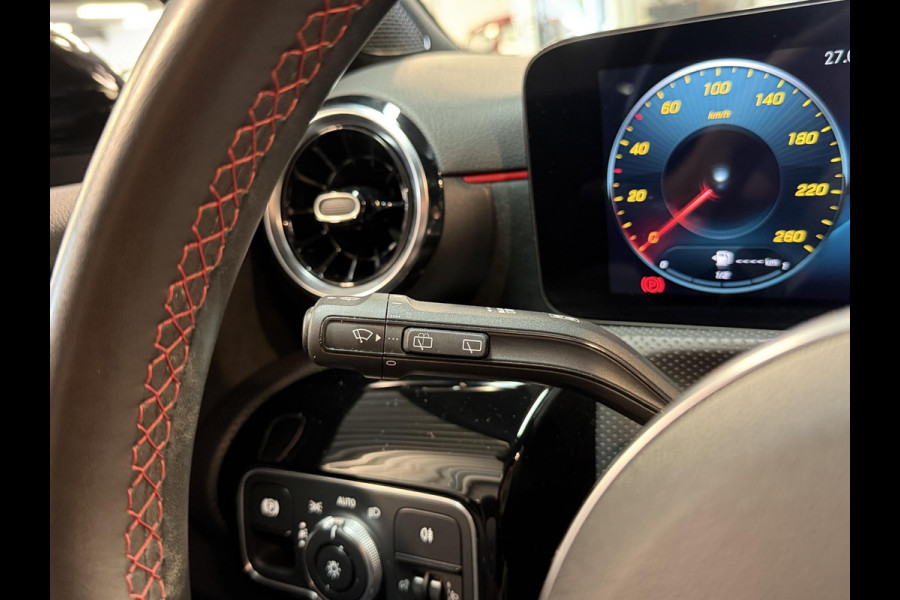 Mercedes-Benz A-Klasse 250 e AMG Line 18"/SOH 97%/360 camera/PDC v+a/Stoelverwarming/Apple Carplay & Android Auto/DAB/Navigatie/Climate