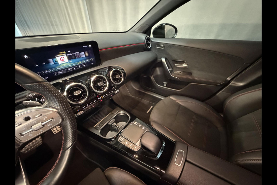 Mercedes-Benz A-Klasse 250 e AMG Line 18"/SOH 97%/360 camera/PDC v+a/Stoelverwarming/Apple Carplay & Android Auto/DAB/Navigatie/Climate