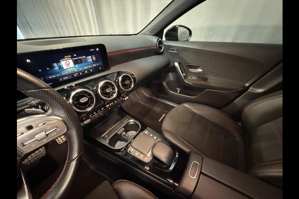 Mercedes-Benz A-Klasse 250 e AMG Line 18"/SOH 97%/360 camera/PDC v+a/Stoelverwarming/Apple Carplay & Android Auto/DAB/Navigatie/Climate