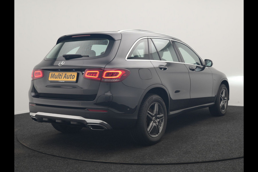 Mercedes-Benz GLC 300e 4MATIC PHEV 313pk Dealer O.H | Panodak | Sportstoelen Verwarmd | Sfeerverlichting | Cruise Control | Blis | Apple Carplay | Navigatie | 18"L.M | Plug In Hybrid