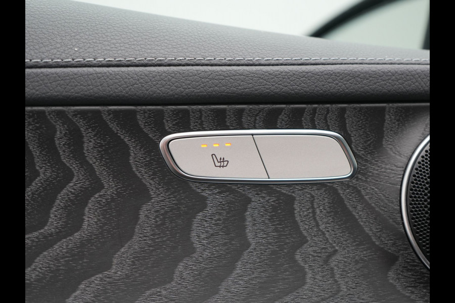 Mercedes-Benz GLC 300e 4MATIC PHEV 313pk Dealer O.H | Panodak | Sportstoelen Verwarmd | Sfeerverlichting | Cruise Control | Blis | Apple Carplay | Navigatie | 18"L.M | Plug In Hybrid