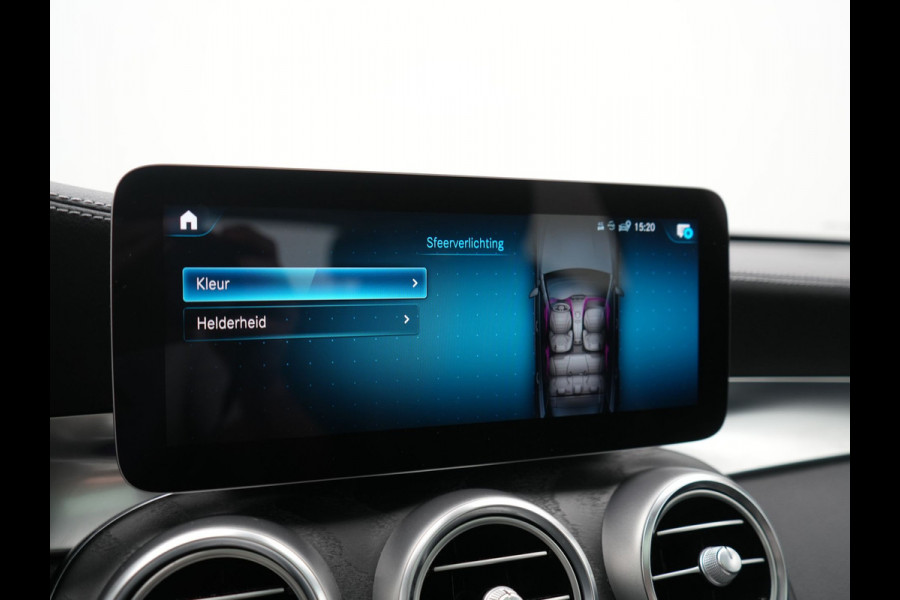 Mercedes-Benz GLC 300e 4MATIC PHEV 313pk Dealer O.H | Panodak | Sportstoelen Verwarmd | Sfeerverlichting | Cruise Control | Blis | Apple Carplay | Navigatie | 18"L.M | Plug In Hybrid