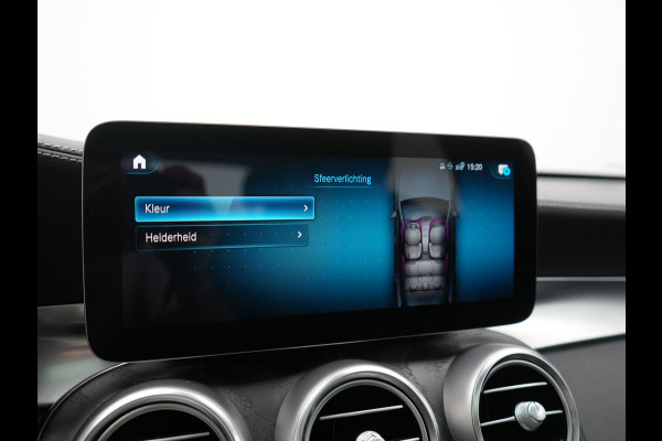 Mercedes-Benz GLC 300e 4MATIC PHEV 313pk Dealer O.H | Panodak | Sportstoelen Verwarmd | Sfeerverlichting | Cruise Control | Blis | Apple Carplay | Navigatie | 18"L.M | Plug In Hybrid