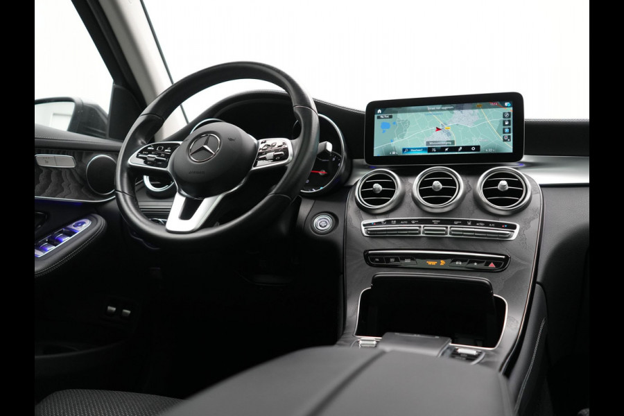 Mercedes-Benz GLC 300e 4MATIC PHEV 313pk Dealer O.H | Panodak | Sportstoelen Verwarmd | Sfeerverlichting | Cruise Control | Blis | Apple Carplay | Navigatie | 18"L.M | Plug In Hybrid