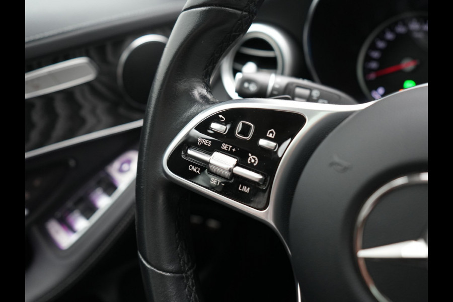 Mercedes-Benz GLC 300e 4MATIC PHEV 313pk Dealer O.H | Panodak | Sportstoelen Verwarmd | Sfeerverlichting | Cruise Control | Blis | Apple Carplay | Navigatie | 18"L.M | Plug In Hybrid