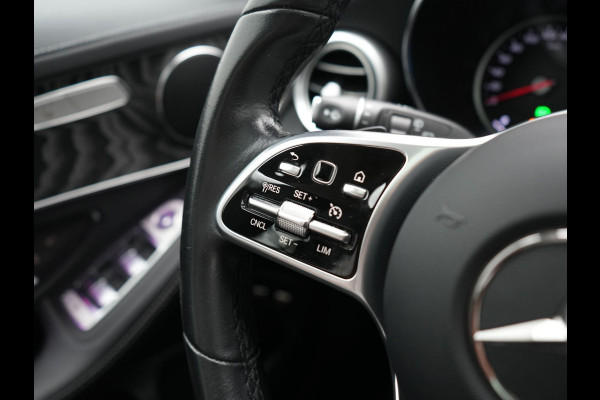 Mercedes-Benz GLC 300e 4MATIC PHEV 313pk Dealer O.H | Panodak | Sportstoelen Verwarmd | Sfeerverlichting | Cruise Control | Blis | Apple Carplay | Navigatie | 18"L.M | Plug In Hybrid