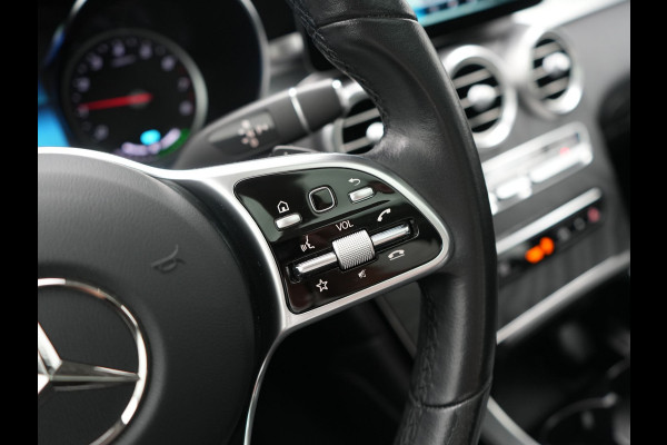 Mercedes-Benz GLC 300e 4MATIC PHEV 313pk Dealer O.H | Panodak | Sportstoelen Verwarmd | Sfeerverlichting | Cruise Control | Blis | Apple Carplay | Navigatie | 18"L.M | Plug In Hybrid