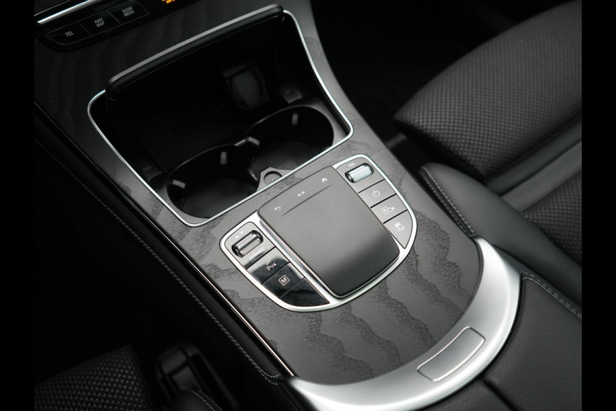 Mercedes-Benz GLC 300e 4MATIC PHEV 313pk Dealer O.H | Panodak | Sportstoelen Verwarmd | Sfeerverlichting | Cruise Control | Blis | Apple Carplay | Navigatie | 18"L.M | Plug In Hybrid