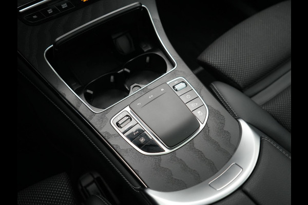 Mercedes-Benz GLC 300e 4MATIC PHEV 313pk Dealer O.H | Panodak | Sportstoelen Verwarmd | Sfeerverlichting | Cruise Control | Blis | Apple Carplay | Navigatie | 18"L.M | Plug In Hybrid