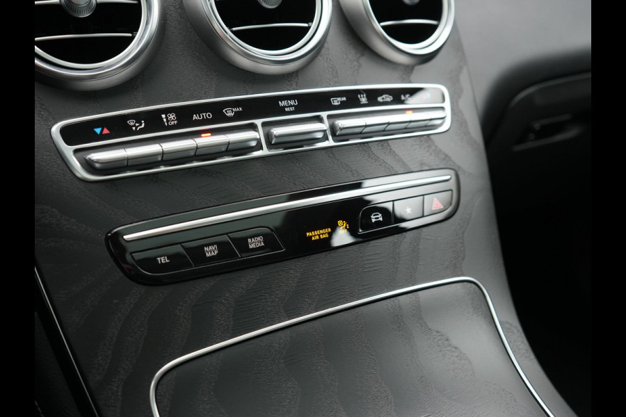 Mercedes-Benz GLC 300e 4MATIC PHEV 313pk Dealer O.H | Panodak | Sportstoelen Verwarmd | Sfeerverlichting | Cruise Control | Blis | Apple Carplay | Navigatie | 18"L.M | Plug In Hybrid
