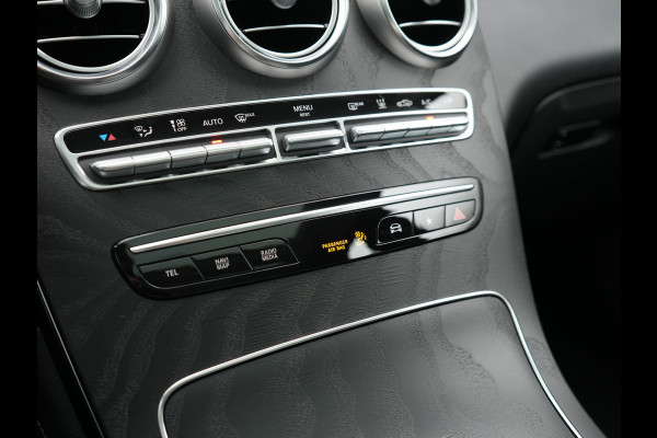 Mercedes-Benz GLC 300e 4MATIC PHEV 313pk Dealer O.H | Panodak | Sportstoelen Verwarmd | Sfeerverlichting | Cruise Control | Blis | Apple Carplay | Navigatie | 18"L.M | Plug In Hybrid