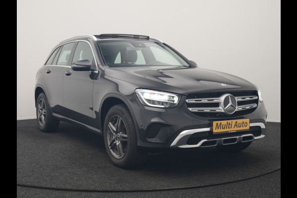 Mercedes-Benz GLC 300e 4MATIC PHEV 313pk Dealer O.H | Panodak | Sportstoelen Verwarmd | Sfeerverlichting | Cruise Control | Blis | Apple Carplay | Navigatie | 18"L.M | Plug In Hybrid