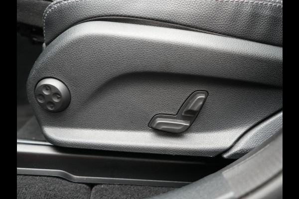 Mercedes-Benz GLC 300e 4MATIC PHEV 313pk Dealer O.H | Panodak | Sportstoelen Verwarmd | Sfeerverlichting | Cruise Control | Blis | Apple Carplay | Navigatie | 18"L.M | Plug In Hybrid