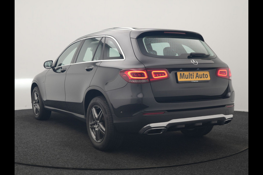 Mercedes-Benz GLC 300e 4MATIC PHEV 313pk Dealer O.H | Panodak | Sportstoelen Verwarmd | Sfeerverlichting | Cruise Control | Blis | Apple Carplay | Navigatie | 18"L.M | Plug In Hybrid