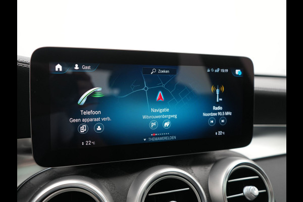 Mercedes-Benz GLC 300e 4MATIC PHEV 313pk Dealer O.H | Panodak | Sportstoelen Verwarmd | Sfeerverlichting | Cruise Control | Blis | Apple Carplay | Navigatie | 18"L.M | Plug In Hybrid