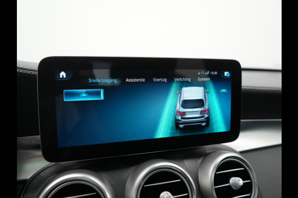 Mercedes-Benz GLC 300e 4MATIC PHEV 313pk Dealer O.H | Panodak | Sportstoelen Verwarmd | Sfeerverlichting | Cruise Control | Blis | Apple Carplay | Navigatie | 18"L.M | Plug In Hybrid