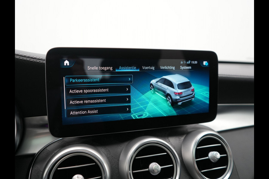 Mercedes-Benz GLC 300e 4MATIC PHEV 313pk Dealer O.H | Panodak | Sportstoelen Verwarmd | Sfeerverlichting | Cruise Control | Blis | Apple Carplay | Navigatie | 18"L.M | Plug In Hybrid
