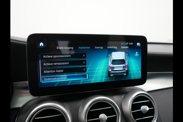 Mercedes-Benz GLC 300e 4MATIC PHEV 313pk Dealer O.H | Panodak | Sportstoelen Verwarmd | Sfeerverlichting | Cruise Control | Blis | Apple Carplay | Navigatie | 18"L.M | Plug In Hybrid
