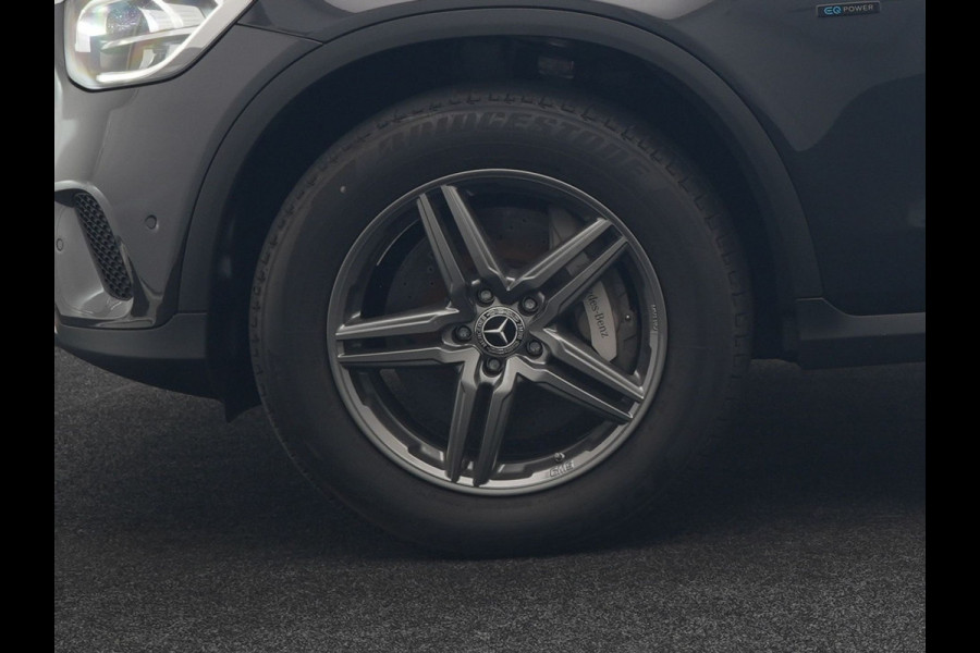 Mercedes-Benz GLC 300e 4MATIC PHEV 313pk Dealer O.H | Panodak | Sportstoelen Verwarmd | Sfeerverlichting | Cruise Control | Blis | Apple Carplay | Navigatie | 18"L.M | Plug In Hybrid