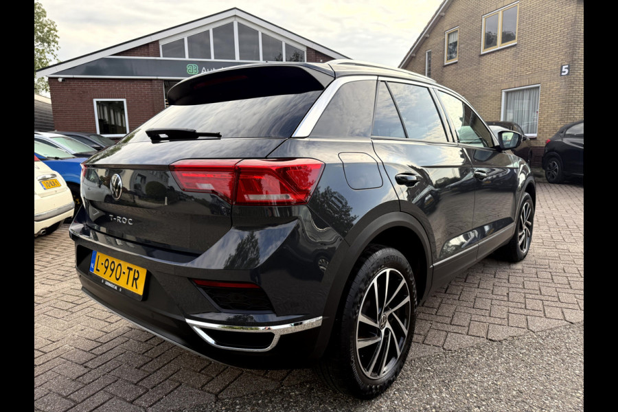 Volkswagen T-Roc 1.5 TSI Style Business Panoramadak, Stoelverwarming, App Connect