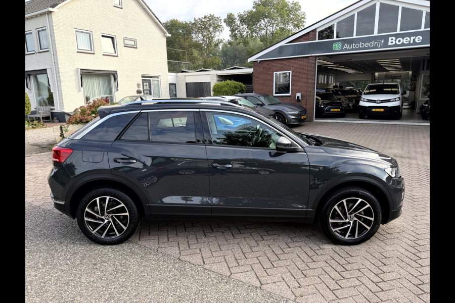 Volkswagen T-Roc 1.5 TSI Style Business Panoramadak, Stoelverwarming, App Connect