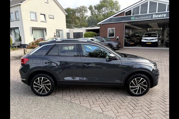 Volkswagen T-Roc 1.5 TSI Style Business Panoramadak, Stoelverwarming, App Connect