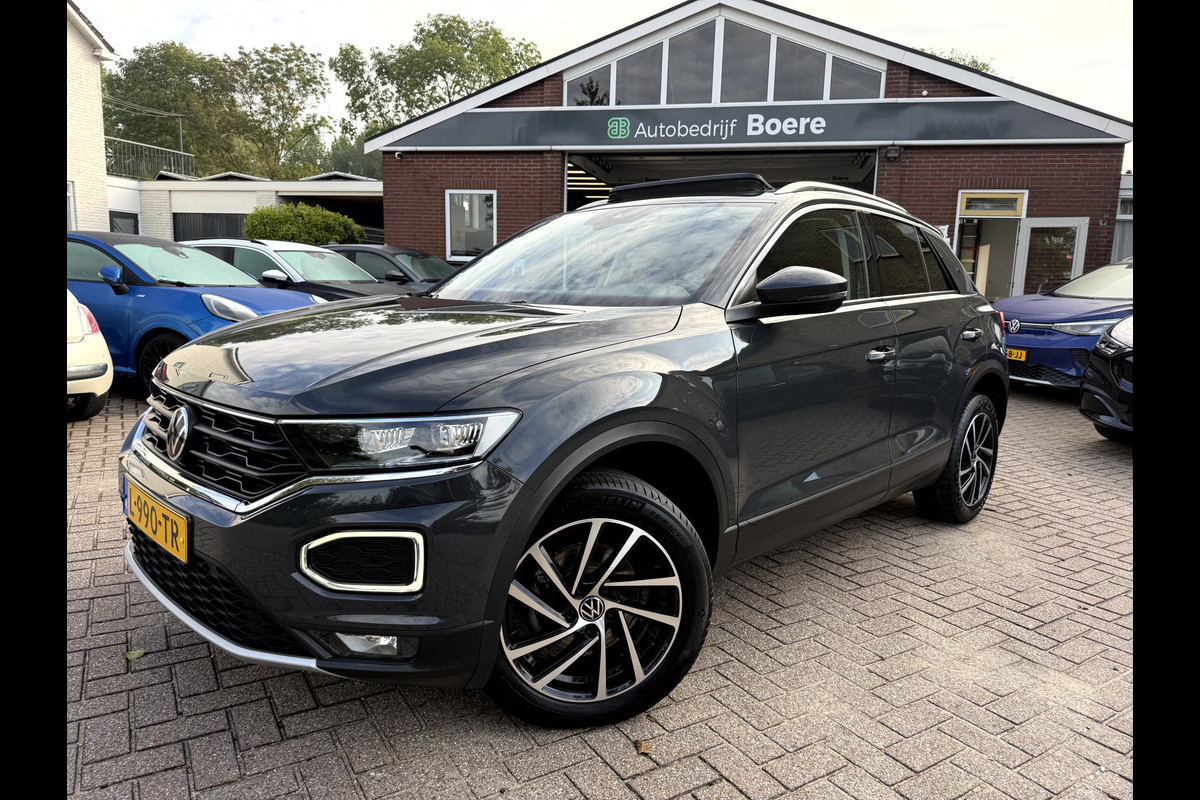 Volkswagen T-Roc 1.5 TSI Style Business Panoramadak, Stoelverwarming, App Connect