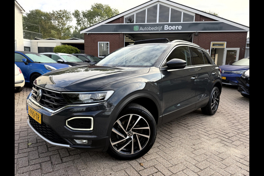 Volkswagen T-Roc 1.5 TSI Style Business Panoramadak, Stoelverwarming, App Connect