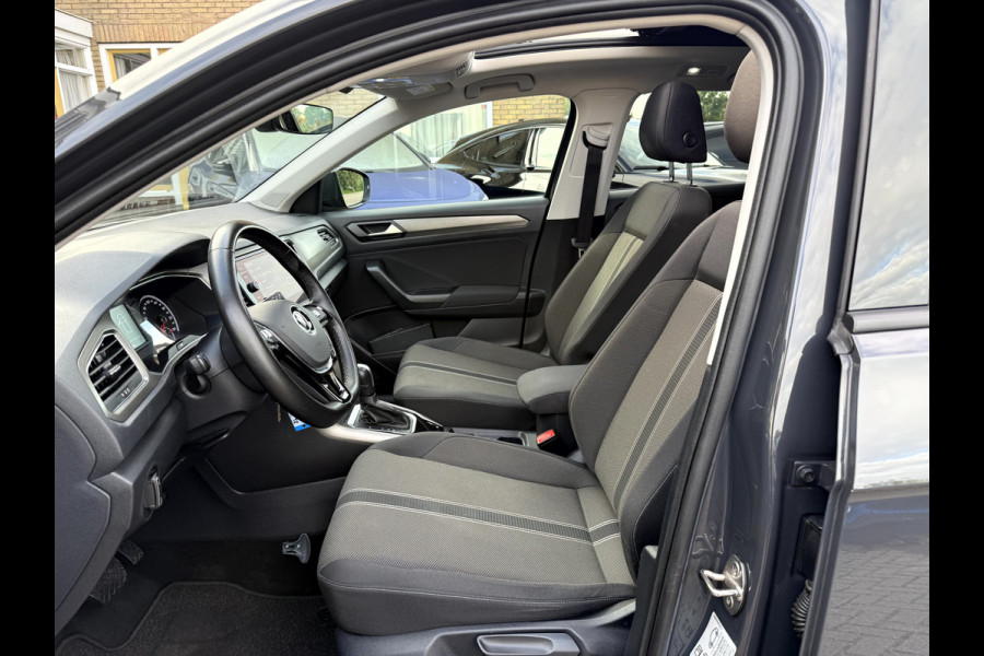Volkswagen T-Roc 1.5 TSI Style Business Panoramadak, Stoelverwarming, App Connect