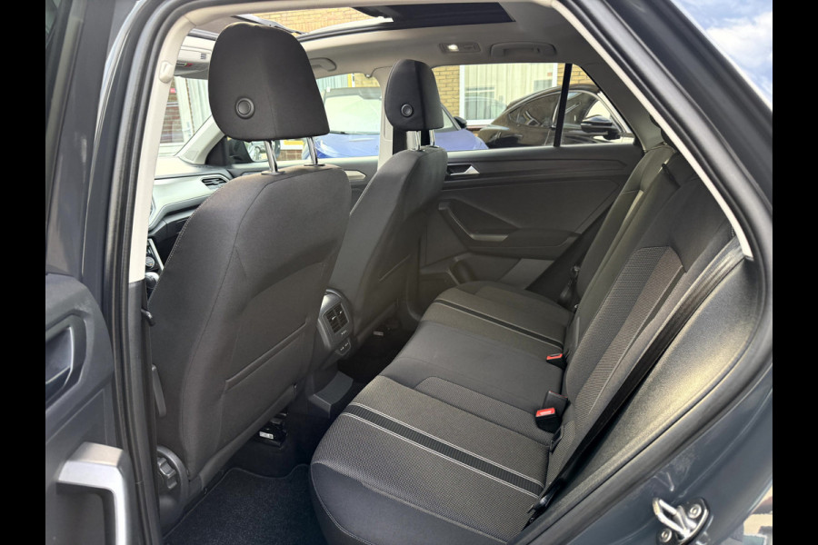 Volkswagen T-Roc 1.5 TSI Style Business Panoramadak, Stoelverwarming, App Connect