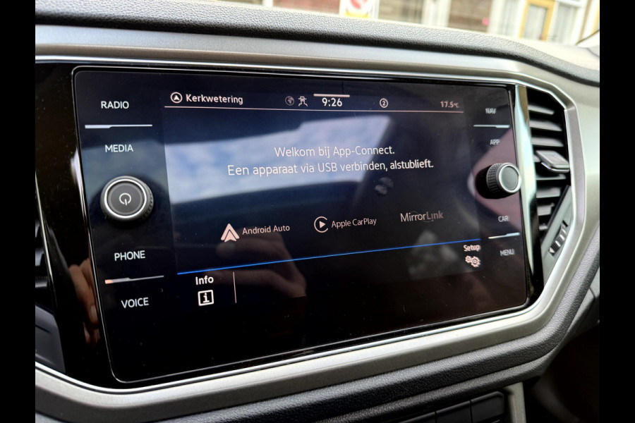 Volkswagen T-Roc 1.5 TSI Style Business Panoramadak, Stoelverwarming, App Connect