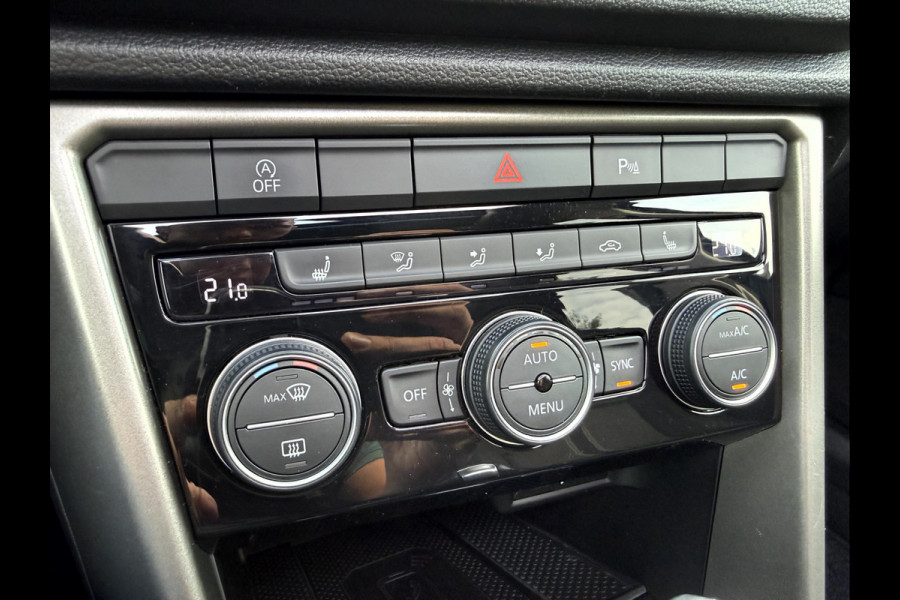 Volkswagen T-Roc 1.5 TSI Style Business Panoramadak, Stoelverwarming, App Connect