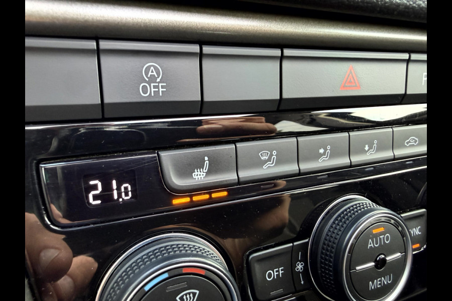 Volkswagen T-Roc 1.5 TSI Style Business Panoramadak, Stoelverwarming, App Connect