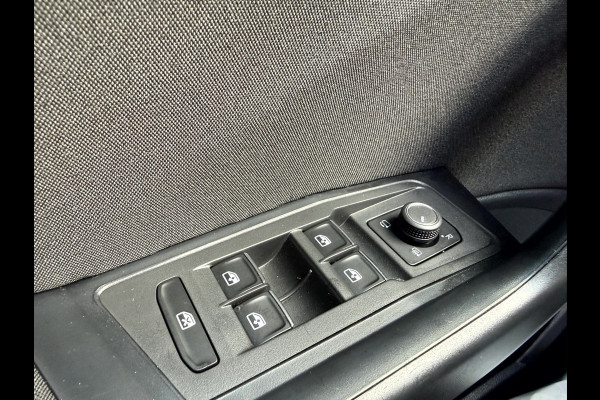 Volkswagen T-Roc 1.5 TSI Style Business Panoramadak, Stoelverwarming, App Connect