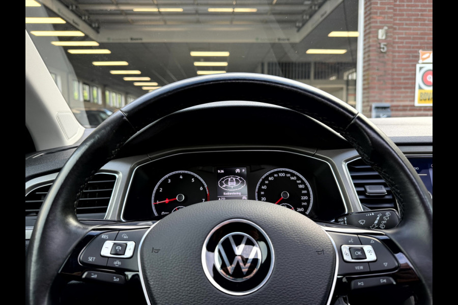Volkswagen T-Roc 1.5 TSI Style Business Panoramadak, Stoelverwarming, App Connect