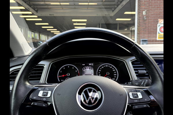 Volkswagen T-Roc 1.5 TSI Style Business Panoramadak, Stoelverwarming, App Connect