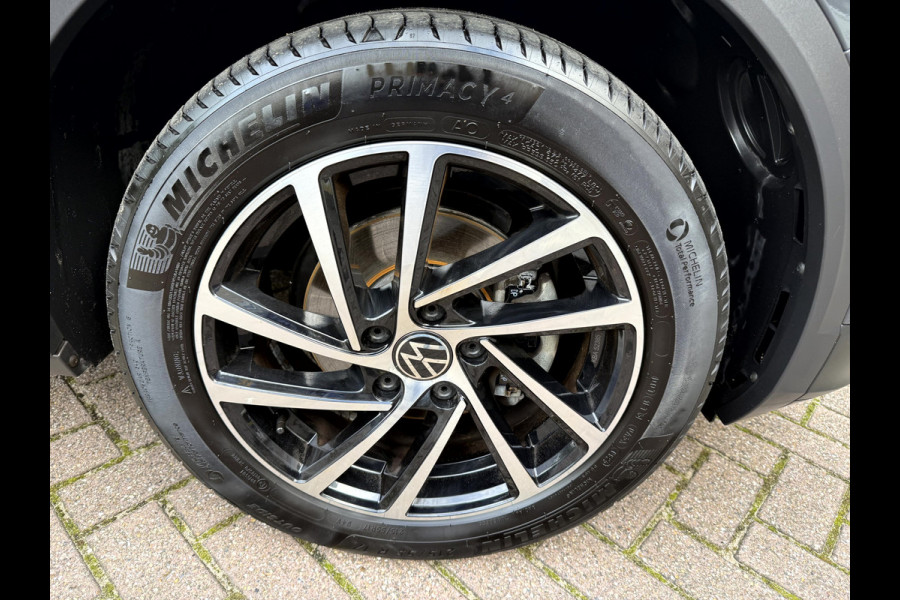 Volkswagen T-Roc 1.5 TSI Style Business Panoramadak, Stoelverwarming, App Connect