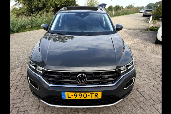 Volkswagen T-Roc 1.5 TSI Style Business Panoramadak, Stoelverwarming, App Connect